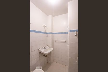 Banheiro de kitnet/studio para alugar com 1 quarto, 30m² em Centro Histórico, Porto Alegre