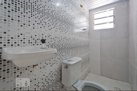 Banheiro de kitnet/studio para alugar com 1 quarto, 20m² em Itaquera, São Paulo