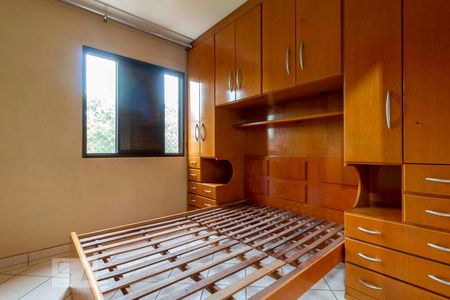 Quarto 2 de apartamento para alugar com 2 quartos, 50m² em Vila Carmosina, São Paulo