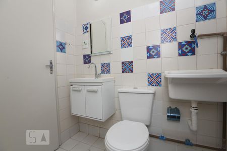 Banheiro de kitnet/studio para alugar com 1 quarto, 23m² em Copacabana, Rio de Janeiro