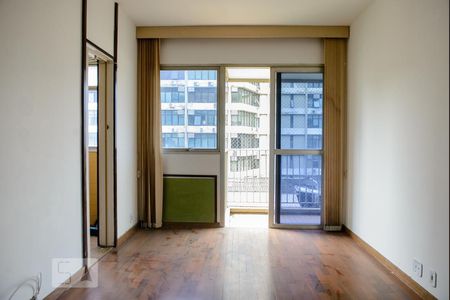 Detalhe Sala de apartamento para alugar com 1 quarto, 58m² em Botafogo, Rio de Janeiro