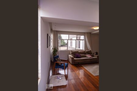 Sala 1 de apartamento para alugar com 3 quartos, 150m² em Santo Antônio, Belo Horizonte