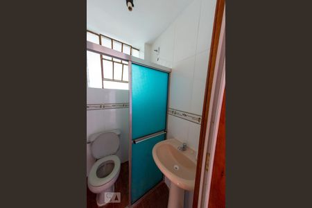 Banheiro de apartamento para alugar com 2 quartos, 60m² em Cristal, Porto Alegre