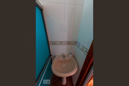 Banheiro de apartamento para alugar com 2 quartos, 60m² em Cristal, Porto Alegre