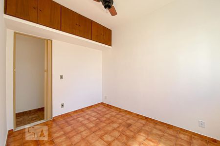 Quarto 1 de apartamento para alugar com 3 quartos, 70m² em Ramos, Rio de Janeiro