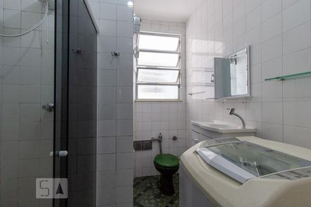 Banheiro de kitnet/studio para alugar com 1 quarto, 28m² em Centro, Rio de Janeiro