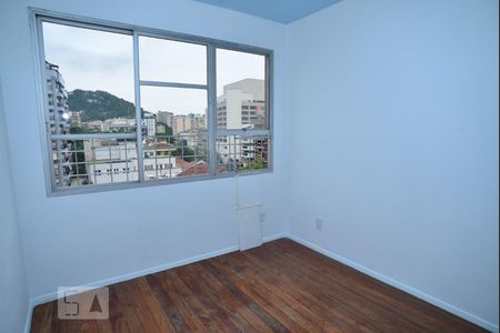 Quarto 1 de apartamento para alugar com 2 quartos, 66m² em Botafogo, Rio de Janeiro