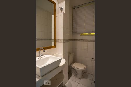 Lavabo de apartamento para alugar com 2 quartos, 68m² em Copacabana, Rio de Janeiro