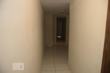 Corredor de apartamento para alugar com 3 quartos, 175m² em Taquara, Rio de Janeiro