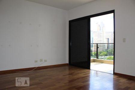 Quarto 1 com suíte, sacada e closet de apartamento à venda com 4 quartos, 296m² em Alphaville Industrial, Barueri