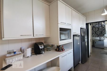 Cozinha de apartamento para alugar com 3 quartos, 250m² em Vila Suzana, São Paulo