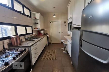 Cozinha de apartamento para alugar com 3 quartos, 250m² em Vila Suzana, São Paulo