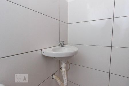 Banheiro de casa de condomínio para alugar com 2 quartos, 50m² em Vila Mangalot, São Paulo