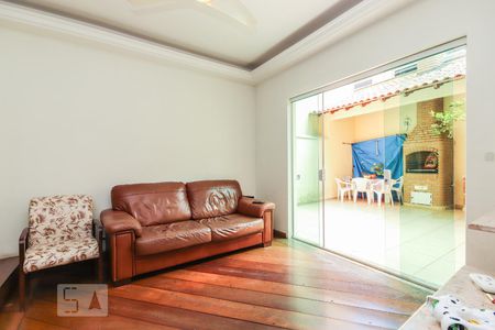 Sala de casa à venda com 3 quartos, 179m² em Vila Nhocune, São Paulo