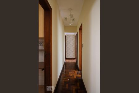 Corredor de apartamento para alugar com 3 quartos, 74m² em Grajaú, Rio de Janeiro