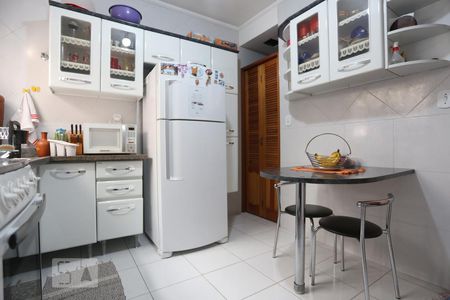Cozinha de casa de condomínio à venda com 3 quartos, 140m² em Vila Gomes, São Paulo