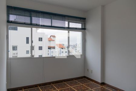 Sala 1 de apartamento para alugar com 2 quartos, 80m² em Alto Barroca, Belo Horizonte