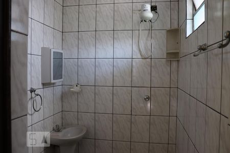 Banheiro de casa para alugar com 1 quarto, 30m² em Vila Guaraciaba, Santo André