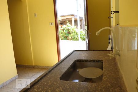 Cozinha de casa para alugar com 1 quarto, 30m² em Vila Guaraciaba, Santo André