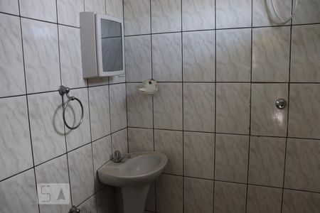 Banheiro de casa para alugar com 1 quarto, 30m² em Vila Guaraciaba, Santo André