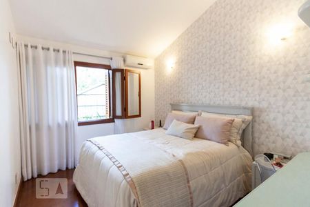 Casa de condomínio à venda com 400m², 4 quartos e 2 vagas Casa de condomínio à venda com 400m², 4 quartos e 2 vagasSuite 04