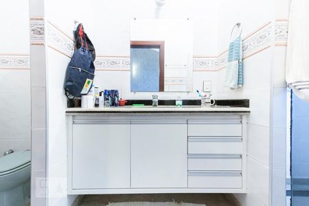 Casa de condomínio à venda com 400m², 4 quartos e 2 vagas Casa de condomínio à venda com 400m², 4 quartos e 2 vagasdetalhe banheiro