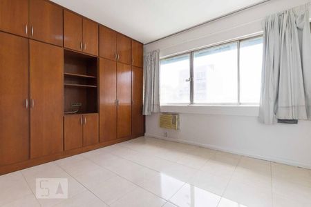 suíte  de apartamento à venda com 3 quartos, 130m² em Laranjeiras, Rio de Janeiro