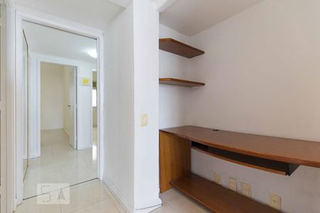 suíte  de apartamento à venda com 3 quartos, 130m² em Laranjeiras, Rio de Janeiro