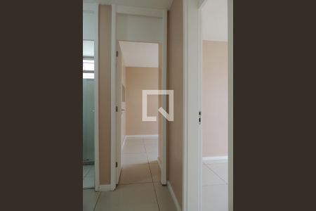 Corredor  de apartamento para alugar com 2 quartos, 51m² em Jacarepaguá, Rio de Janeiro