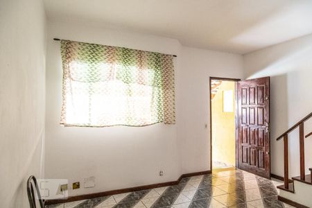 Sala de casa de condomínio para alugar com 2 quartos, 65m² em Vila Carmosina, São Paulo