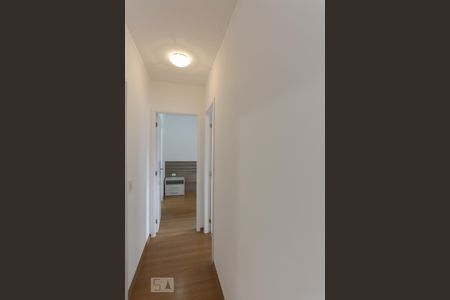 Corredor de apartamento para alugar com 2 quartos, 75m² em Pinheiros, São Paulo