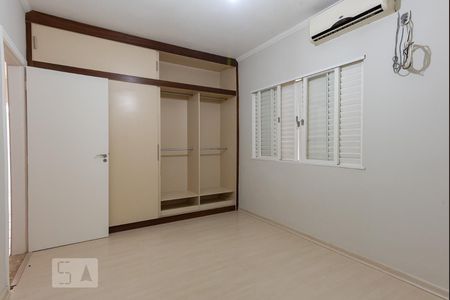 Suíte de casa à venda com 4 quartos, 320m² em Parque Industrial, Campinas