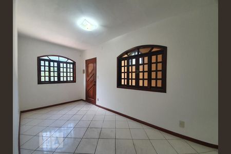 Sala de casa à venda com 2 quartos, 120m² em Jacarepaguá, Rio de Janeiro