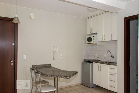Cozinha de apartamento para alugar com 1 quarto, 34m² em Asa Sul, Brasília