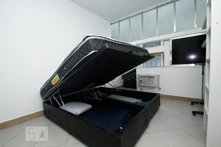 Cama de casal baú de kitnet/studio para alugar com 1 quarto, 23m² em Botafogo, Rio de Janeiro