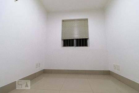 Quarto 2 de apartamento para alugar com 2 quartos, 45m² em Taguatinga Norte (taguatinga), Brasília