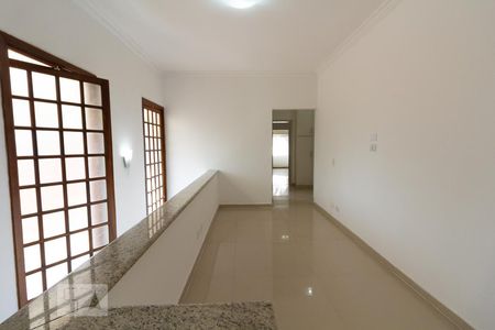 Hall Quartos de casa de condomínio para alugar com 4 quartos, 300m² em Jardim Esmeralda, São Paulo