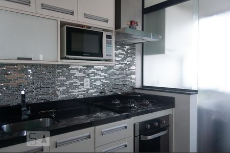 Cozinha de apartamento à venda com 2 quartos, 60m² em Vila Bertioga, São Paulo