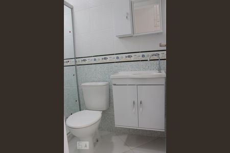 Banheiro de apartamento para alugar com 1 quarto, 45m² em Vargem Pequena, Rio de Janeiro