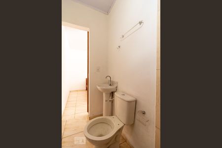 Banheiro de kitnet/studio para alugar com 1 quarto, 20m² em Jardim Bonfiglioli, São Paulo