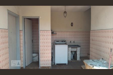 Casa à venda com 230m², 2 quartos e 3 vagas Casa à venda com 230m², 2 quartos e 3 vagasLavanderia