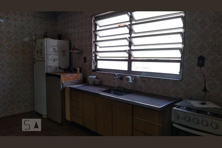 Casa à venda com 230m², 2 quartos e 3 vagas Casa à venda com 230m², 2 quartos e 3 vagasCozinha