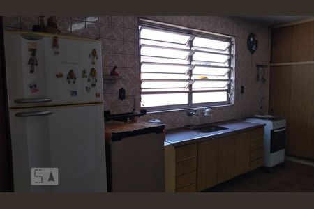 Casa à venda com 230m², 2 quartos e 3 vagas Casa à venda com 230m², 2 quartos e 3 vagasCozinha
