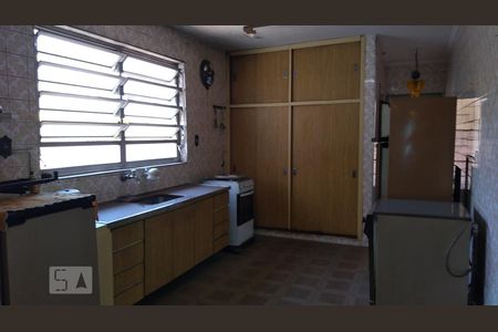 Casa à venda com 230m², 2 quartos e 3 vagas Casa à venda com 230m², 2 quartos e 3 vagasCozinha