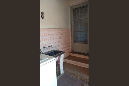 Casa à venda com 230m², 2 quartos e 3 vagas Casa à venda com 230m², 2 quartos e 3 vagasLavanderia