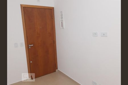 Boa pintura e porta nova, além de um ótimo piso.  de apartamento para alugar com 1 quarto, 35m² em Vila Leonor, São Paulo