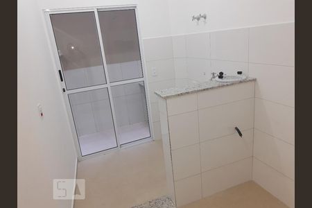 Vista área da cozinha. Bem azulejada e nova.  de apartamento para alugar com 1 quarto, 35m² em Vila Leonor, São Paulo