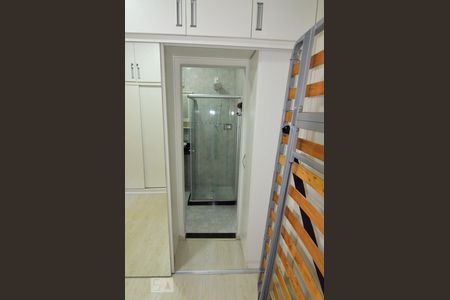 Banheiro de kitnet/studio para alugar com 1 quarto, 20m² em Glória, Rio de Janeiro
