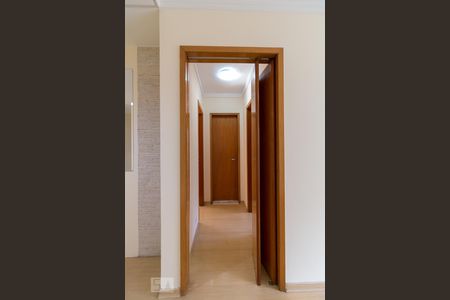 Corredor de apartamento para alugar com 2 quartos, 64m² em Jardim Zaira, Guarulhos