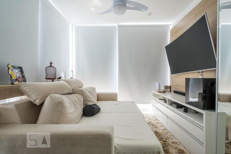 Sala de kitnet/studio para alugar com 1 quarto, 30m² em Chácara Santo Antônio, São Paulo